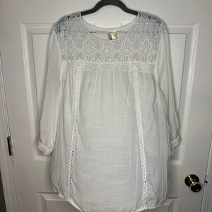 Fig and Flower White Lace Accent Blouse size 2x GUC small stain on wrist